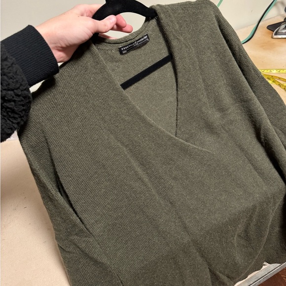 Peruvian connection olive green v-neck tunic sweater - Picture 5 of 6